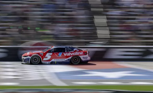 Kyle Larson leads the pack during a NASCAR Cup Series auto race at Texas Motor Speedway in Fort Worth, Texas, Sunday, May 4, 2025. (AP Photo/Gareth Patterson)
