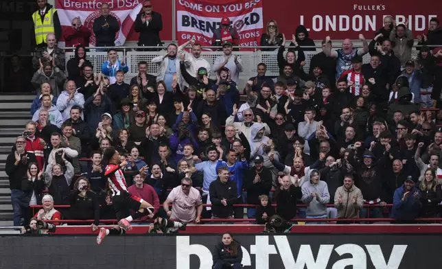 Brentford's Kevin Schade celebrates scoring their side's third goal of the game during the English Premier League soccer match between Brentford and Manchester United at the Gtech Community Stadium, London, Sunday, May 4, 2025. (John Walton/PA via AP)