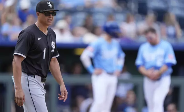 Chicago White Sox manager Will Venable walks to the mound to make a pitching change during the eighth inning of a baseball game against the Kansas City Royals, Thursday, May 8, 2025, in Kansas City, Mo. (AP Photo/Charlie Riedel)