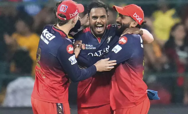 Royal Challengers Bengaluru's Yash Dayal, center, celebrates with teammates after their win in the Indian Premier League cricket match against Chennai Super Kings at Chinnaswamy Stadium in Bengaluru, India, Saturday, May 3, 2025. (AP Photo/Aijaz Rahi)