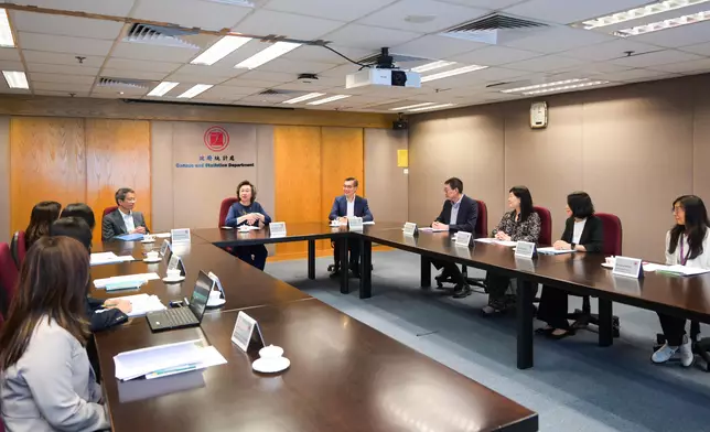 SCS visits Census and Statistics Department  Source: HKSAR Government Press Releases