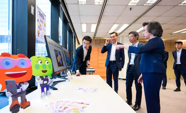 SCS visits Census and Statistics Department  Source: HKSAR Government Press Releases