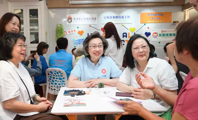Civil service volunteers visit elderly activity centre  Source: HKSAR Government Press Releases