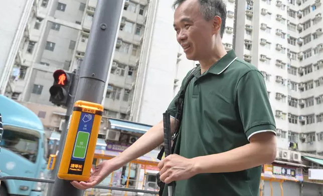 TD renews electronic audible traffic signals at crossings to provide convenience for visually impaired persons and public at large  Source: HKSAR Government Press Releases