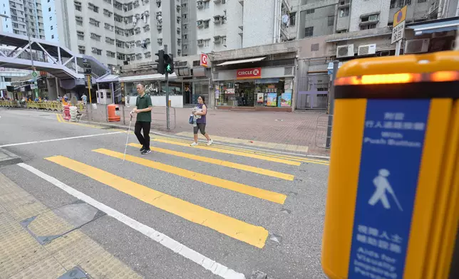 TD renews electronic audible traffic signals at crossings to provide convenience for visually impaired persons and public at large  Source: HKSAR Government Press Releases