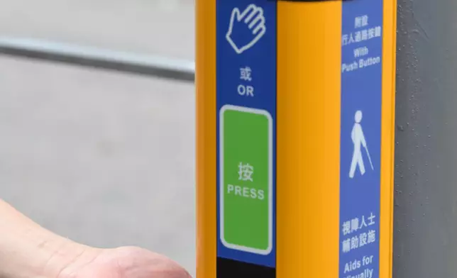 TD renews electronic audible traffic signals at crossings to provide convenience for visually impaired persons and public at large  Source: HKSAR Government Press Releases
