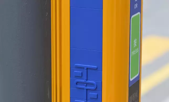 TD renews electronic audible traffic signals at crossings to provide convenience for visually impaired persons and public at large  Source: HKSAR Government Press Releases