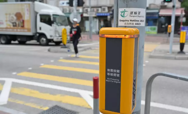TD renews electronic audible traffic signals at crossings to provide convenience for visually impaired persons and public at large  Source: HKSAR Government Press Releases