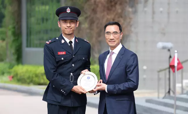 Chairman of Hong Kong Jockey Club reviews Fire Services passing-out parade  Source: HKSAR Government Press Releases