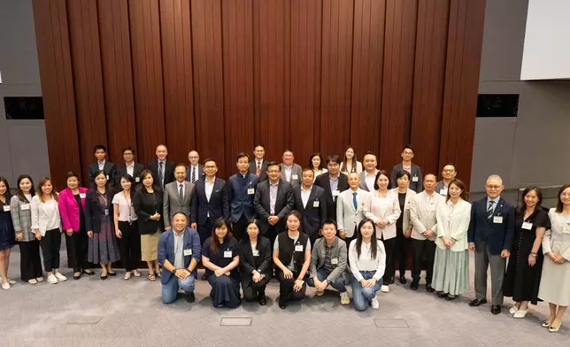 LegCo Members meet with members of Kwai Tsing and Sham Shui Po District Councils   Source: HKSAR Government Press Releases