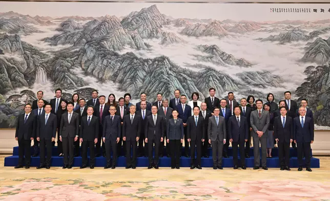 SJ attends seventh Hong Kong Legal Services Forum in Xi'an  Source: HKSAR Government Press Releases