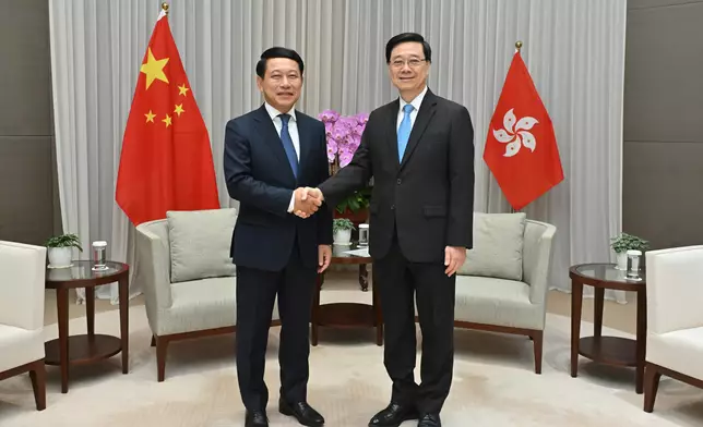 CE meets senior officials from foreign governments attending Signing Ceremony of the Convention on the Establishment of the International Organization for Mediation  Source: HKSAR Government Press Releases