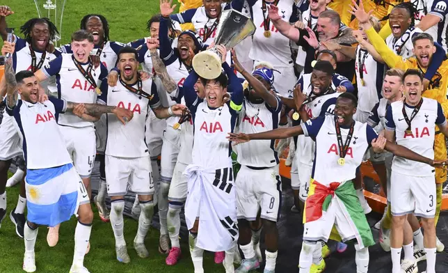 Tottenham's Heung-Min Son raises the trophy of the Europa League after the final soccer match between Tottenham Hotspur and Manchester United at the San Mamés Stadium in Bilbao, Spain, Wednesday, May 21, 2025. (AP Photo/Miguel Oses)