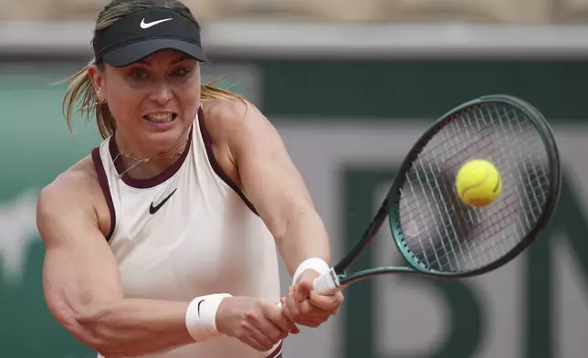 Spain's Paula Badosa returns the ball to Australia's Daria Kasatkina during their third round match of the French Tennis Open, at the Roland-Garros stadium, in Paris, Saturday, May 31, 2025. (AP Photo/Christophe Ena)