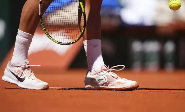 Denmark's Holger Rune prepares to serve to France's Quentin Halys during their third round match of the French Tennis Open, at the Roland-Garros stadium, in Paris, Friday, May 30, 2025. (AP Photo/Lindsey Wasson)
