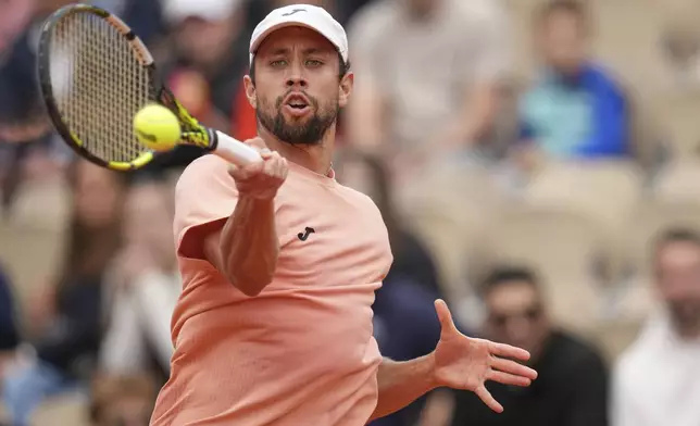 Colombia's Daniel Elahi Galan returns the ball to Italy's Lorenzo Musetti during their second round match of the French Tennis Open, at the Roland-Garros stadium, in Paris, Wednesday, May 28, 2025. (AP Photo/Christophe Ena)
