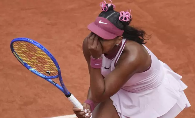 Japan's Naomi Osaka reacts as she plays Spain's Paula Badosa during their first round match of the French Tennis Open, at the Roland-Garros stadium, in Paris, Monday, May 26, 2025. (AP Photo/Christophe Ena)