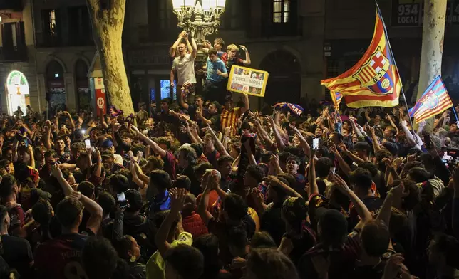 Barcelona fans celebrate in the street after their team won the Spanish La Liga soccer championship in Barcelona, Spain, Thursday, May 15, 2025. (AP Photo/Emilio Morenatti)