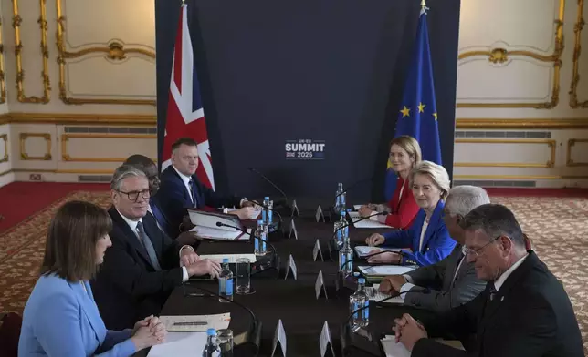 Britain's Prime Minister Keir Starmer, second left, speaks to European Commission President Ursula von der Leyen, third right, during a meeting between the U.K. and the European Union to discuss closer ties in their first official summit since Brexit, in London, Monday, May 19, 2025.(AP Photo/Kin Cheung, Pool)