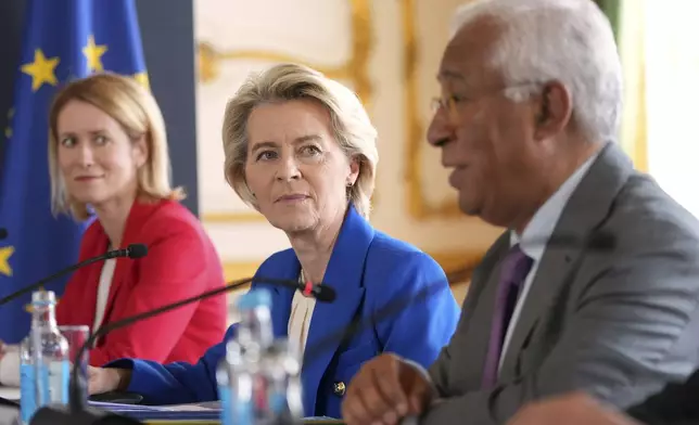 European Commission President Ursula von der Leyen, center, listens to European Council President Antonio Costa during a meeting between the U.K. and the European Union to discuss closer ties in their first official summit since Brexit, in London, Monday, May 19, 2025.(AP Photo/Kin Cheung, Pool)