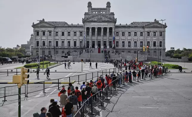 Supporters line up at the Legislative Palace to pay their last respects to former Uruguayan President Jose Mujica during funeral ceremonies in Montevideo, Uruguay, Thursday, May 15, 2025. (AP Photo/Santiago Mazzarovich)