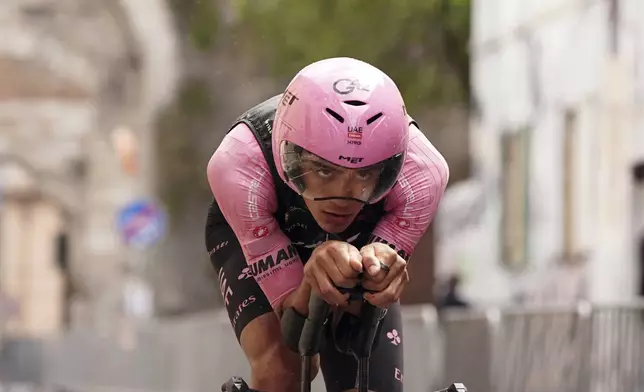 Mexico's Isaac Del Toro pedals as he warms up ahead of the 10th stage of the Giro d'Italia cycling race, an individual time trial from Lucca to Pisa, Italy, Tuesday, May 20, 2025. (Marco Alpozzi/LaPresse via AP)