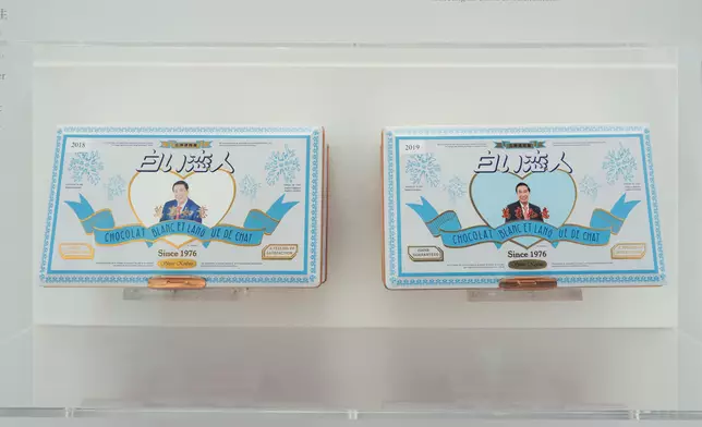 Dr. Lee delighted in sharing his beloved "White Lover" (Shiroi Koibito) treats with partners and Henderson Land colleagues, his smiling face adorning the biscuit boxes — a testament to hiswarm, approachable nature.