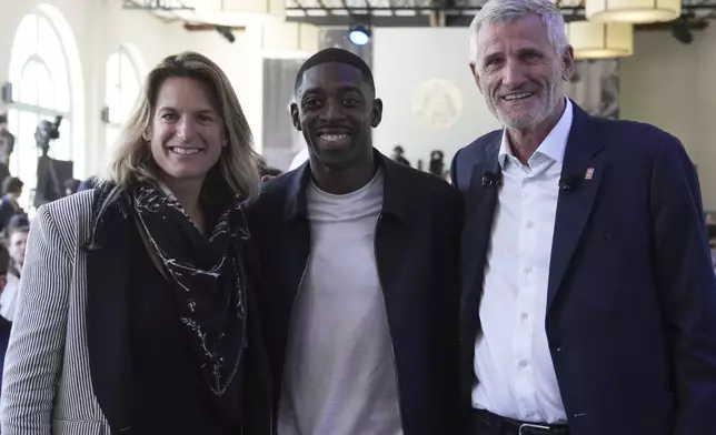 Tournament director Amelie Mauresmo, left, PSG soccer player Ousmane Dembele and French Tennis Federation president Gilles Moretton pose during the draw of French Open tennis tournament, Thursday, May 22, 2025 at the Roland Garros stadium in Paris. (AP Photo/Christophe Ena)