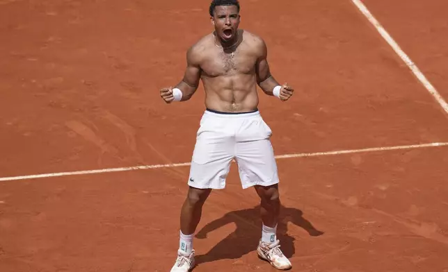 France's Arthur Fils celebrates beating Spain's Jaume Munar after their second round match of the French Tennis Open, at the Roland-Garros stadium, in Paris, Thursday, May 29, 2025. (AP Photo/Christophe Ena)