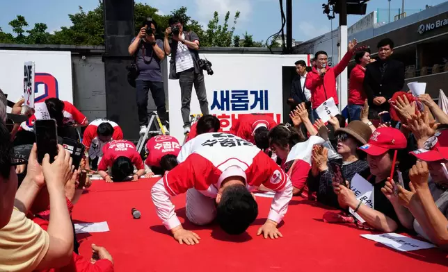 South Korea's People Power Party's presidential candidate Kim Moon Soo bows during a presidential election campaign in Seoul, South Korea, Tuesday, May 20, 2025. (AP Photo/Ahn Young-joon)