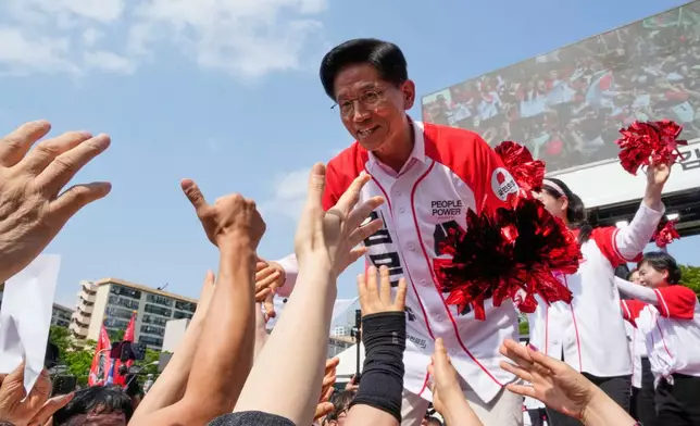 South Korea's People Power Party's presidential candidate Kim Moon Soo is greeted by people during a presidential election campaign in Seoul, South Korea, Tuesday, May 20, 2025. (AP Photo/Ahn Young-joon)