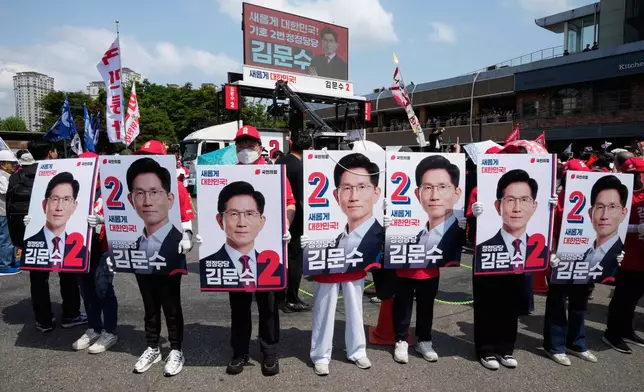 Supporters of South Korea's People Power Party's presidential candidate Kim Moon Soo hold banners during a presidential election campaign in Seoul, South Korea, Tuesday, May 20, 2025. (AP Photo/Ahn Young-joon)