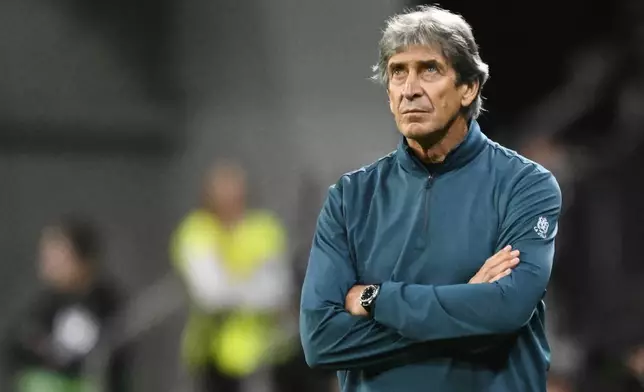 Betis' head coach Manuel Pellegrini during the Europa Conference League final soccer match between Real Betis and Chelsea in Wroclaw, Poland, Wednesday, May 28, 2025. (AP Photo/Denes Erdos)