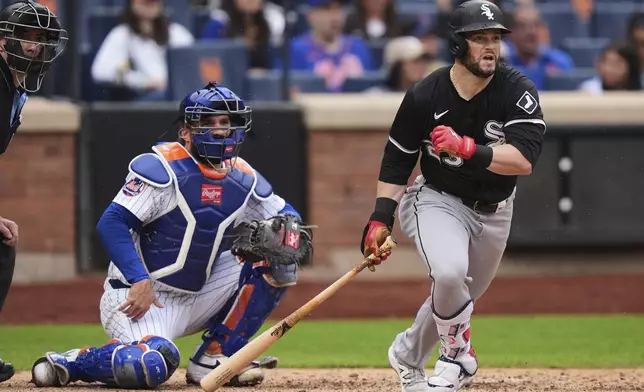New York Mets catcher Luis Torrens watches as Chicago White Sox's Andrew Benintendi, right, follows through on an RBI triple during the sixth inning of a baseball game Wednesday, May 28, 2025, in New York. (AP Photo/Frank Franklin II)