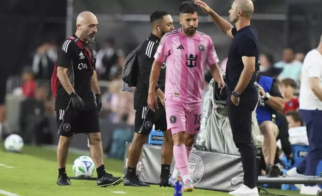 Inter Miami midfielder Jordi Alba, second from right, is patted on the head by head coach Javier Mascherano, right, as he leaves the game with an injury during the first half of an MLS soccer match against CF Montreal, Wednesday, May 28, 2025, in Fort Lauderdale, Fla. (AP Photo/Lynne Sladky)