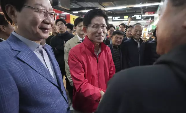 Kim Moon Soo, the presidential candidate of the People Power Party, is greeted during a presidential election campaign in Seoul, South Korea, Monday, May 12, 2025. (AP Photo/Lee Jin-man)