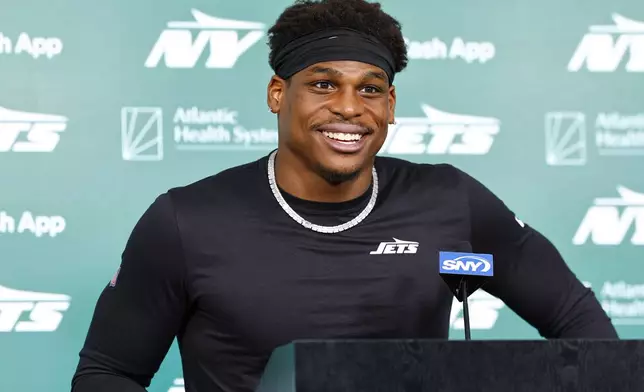 New York Jets linebacker Giovanni Williams responds to questions from media during the NFL football team's rookie camp, Saturday, May 10, 2025, in Florham Park, N.J. (AP Photo/Noah K. Murray)