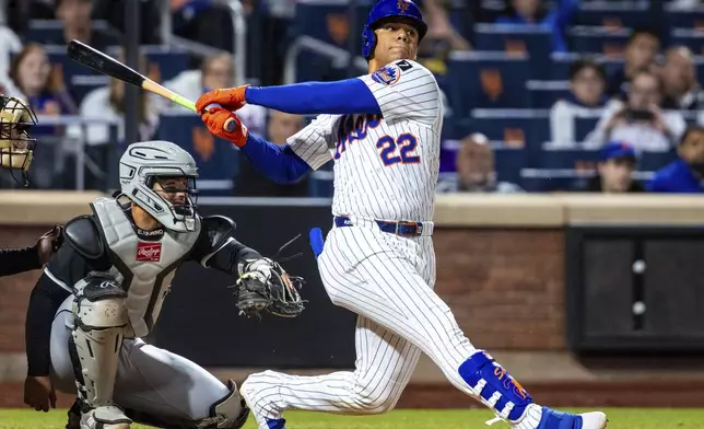 New York Mets' Juan Soto (22) bats during the seventh inning of a baseball game against the Chicago White Sox, Tuesday, May 27, 2025, in New York. (AP Photo/Angelina Katsanis)