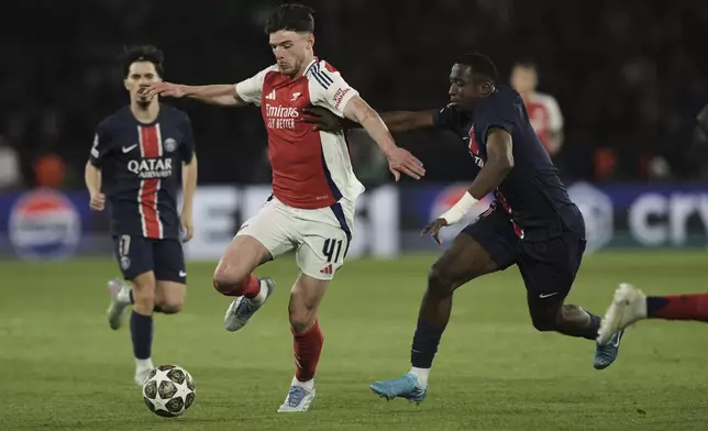 Arsenal's Declan Rice controls the ball during the Champions League semifinal, second leg soccer match between Paris Saint-Germain and Arsenal at the Parc des Princes in Paris, Wednesday, May 7, 2025. (AP Photo/Aurelien Morissard)
