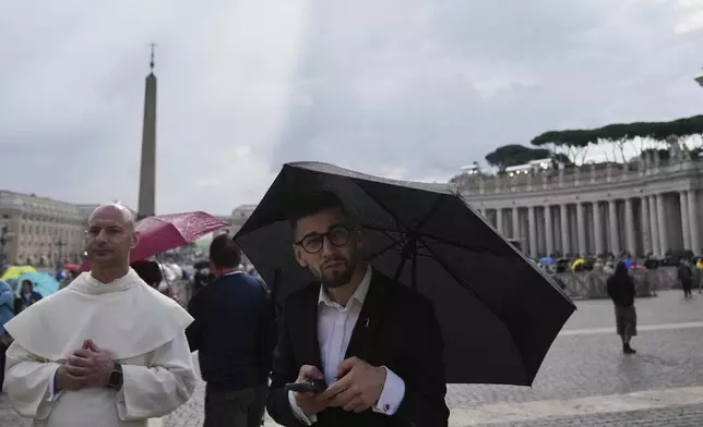 People at St. Peter's square wait to see smoke pour from the chimney of the Sistine Chapel where 133 cardinals are gathering on the second day of the conclave to elect a successor to late Pope Francis, at the Vatican, Thursday, May 8, 2025 (AP Photo/Alessandra Tarantino)