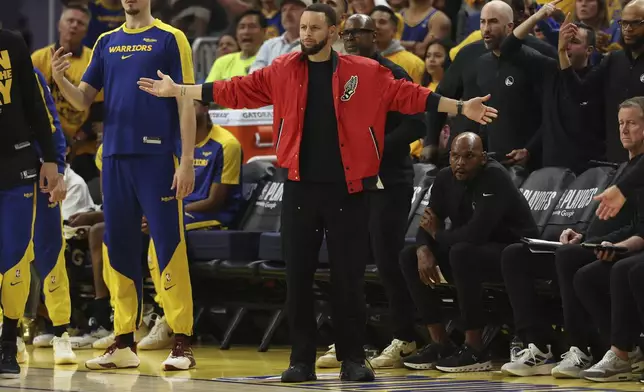 Golden State Warriors guard Stephen Curry, center, reacts from the bench during the first half of Game 4 in the Western Conference semifinals of the NBA basketball playoffs against the Minnesota Timberwolves, Monday, May 12, 2025, in San Francisco. (AP Photo/Jed Jacobsohn)