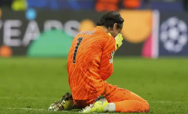 Inter Milan's goalkeeper Yann Sommer celebrates at the end of the Champions League semifinal second leg soccer match between Inter Milan and Barcelona at San Siro stadium in Milan , Italy, Tuesday, May 6, 2025. (AP Photo/Luca Bruno)