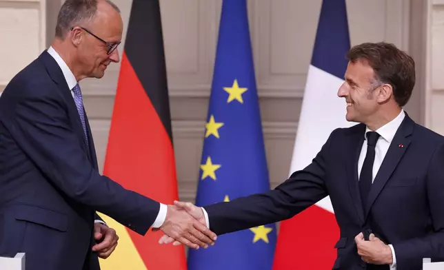 German Chancellor Friedrich Merz, left, and French President Emmanuel Macron shake hands at the end of a joint press conference following their meeting at the Elysee palace in Paris Wednesday, May 7, 2025.(Ludovic Marin, Pool via AP)