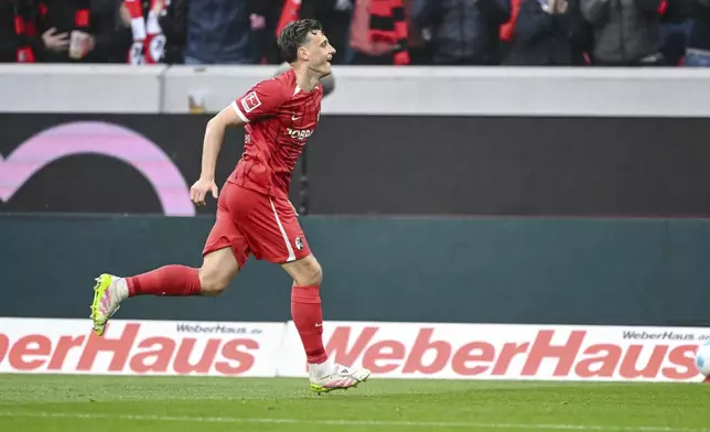 Freiburg's Maximilian Eggestein celebrates scoring a goal, during the German Bundesliga soccer match between, SC Freiburg and Bayer Leverkusen, at Europa-Park Stadium, in Freiburg im Breisgau, Germany, Sunday, May 4, 2025. (Harry Langer/dpa via AP)
