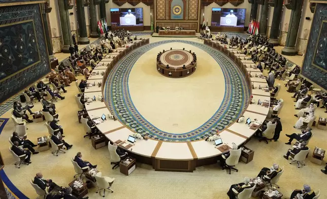 Arab leaders attend the opening session of the 34th Arab League summit, in Baghdad, Iraq, Saturday, May 17, 2025. (AP Foto/Hadi Mizban, Pool)