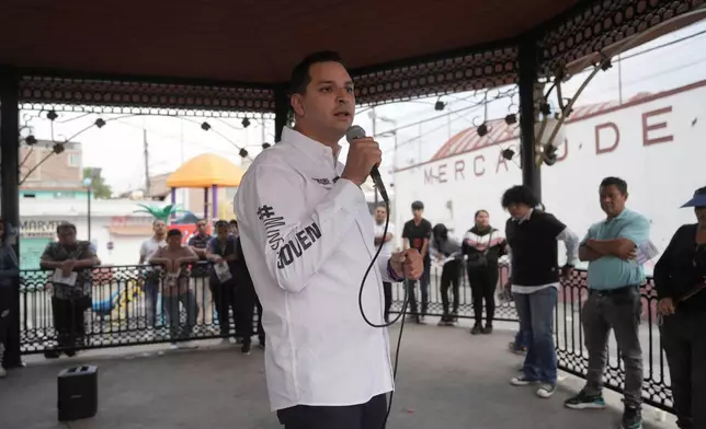 Lawyer and professor Arístides Rodrigo Guerrero speaks during a campaign rally ahead of the upcoming judicial elections, in Mexico City, Wednesday, April 23, 2025. Guerrero is running for a Supreme Court of Justice seat. (AP Photo/Fabiola Sanchez)