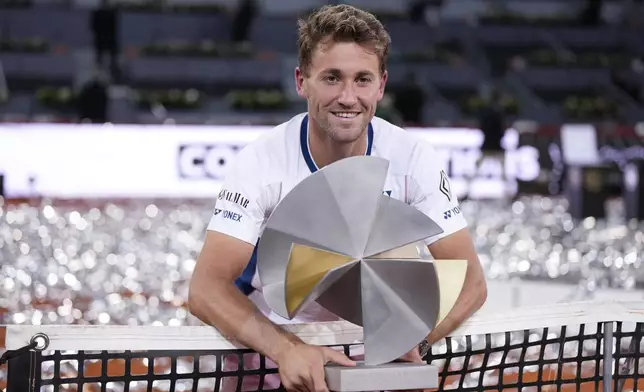 Norway's Casper Ruud holds the trophy after winning the Madrid Open tennis final in Madrid, Spain, Sunday, May 4, 2025. (AP Photo/Manu Fernandez)