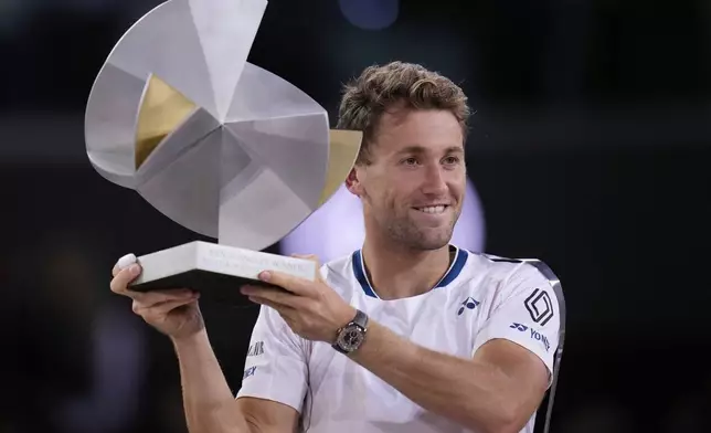 Norway's Casper Ruud holds the trophy after winning the Madrid Open tennis final in Madrid, Spain, Sunday, May 4, 2025. (AP Photo/Manu Fernandez)