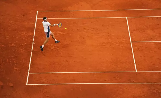 Norway's Casper Ruud returns to Britain's Jack Draper during the Madrid Open tennis final in Madrid, Spain, Sunday, May 4, 2025. (AP Photo/Manu Fernandez)