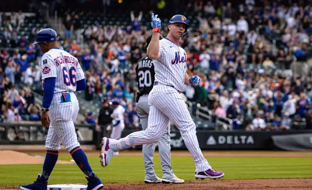 New York Mets' Pete Alonso (20) scores a home run during the first inning against the Chicago White Sox, Tuesday, May 27, 2025, in New York. (AP Photo/Angelina Katsanis)